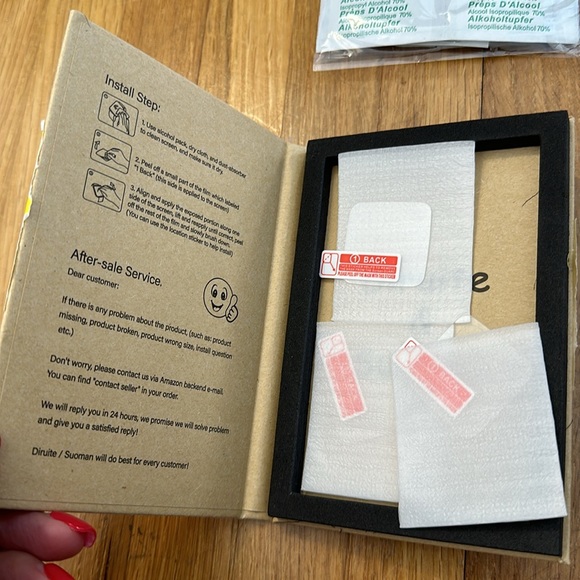 *last chance!!* Fitbit Versa | Accessories Only - 2 bands, 3 screen protectors - Picture 2 of 11